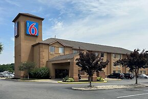 Motel 6 Indianapolis, IN - Airport