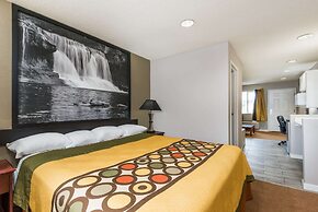 Super 8 by Wyndham Indianapolis/NE/Castleton Area