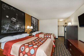 Super 8 by Wyndham Indianapolis/NE/Castleton Area