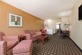 Super 8 by Wyndham Indianapolis/NE/Castleton Area
