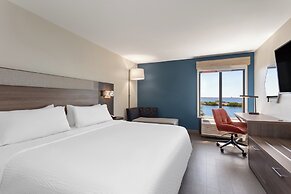 Holiday Inn Express Hotel & Suites Tampa-Rocky Point Island, an IHG Ho