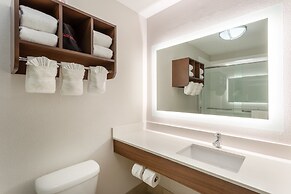 Holiday Inn Express & Suites Scottsburg by IHG