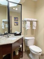 Comfort Inn & Suites Warsaw near US-30