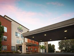 Holiday Inn Express Suites Belmont by IHG