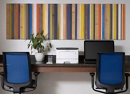 Holiday Inn Express Suites Belmont by IHG