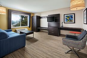 Holiday Inn Express Suites Belmont by IHG