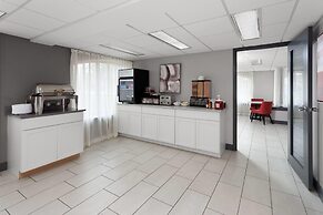 Ramada by Wyndham Milwaukee