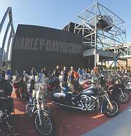 Ambassador Hotel Milwaukee, Trademark Collection by Wyndham