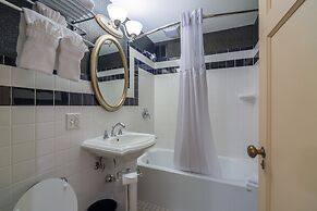 Ambassador Hotel Milwaukee, Trademark Collection by Wyndham