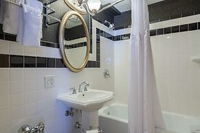 Ambassador Hotel Milwaukee, Trademark Collection by Wyndham