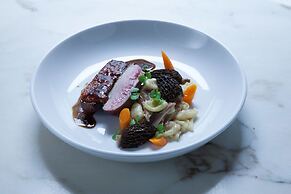 Ambassador Hotel Milwaukee, Trademark Collection by Wyndham