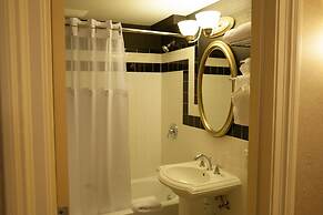 Ambassador Hotel Milwaukee, Trademark Collection by Wyndham