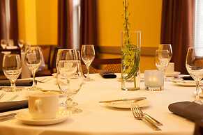 Ambassador Hotel Milwaukee, Trademark Collection by Wyndham