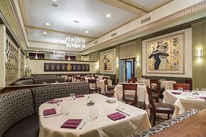 Ambassador Hotel Milwaukee, Trademark Collection by Wyndham