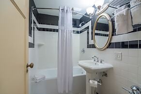 Ambassador Hotel Milwaukee, Trademark Collection by Wyndham