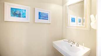 Tranquility Bay Beachfront Hotel and Resort