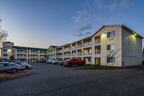 HomeTowne Studios by Red Roof Spokane - Valley