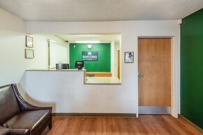 HomeTowne Studios by Red Roof Spokane - Valley