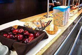Crystal Inn Hotel & Suites Midvalley