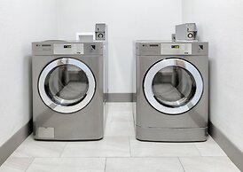 Holiday Inn Express & Suites Dallas Park Central Northeast by IHG