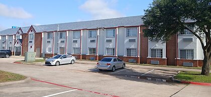 Red Roof Inn & Suites Euless - DFW Airport Southwest