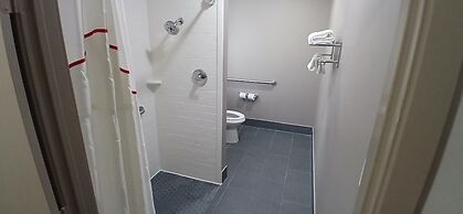 Red Roof Inn & Suites Euless - DFW Airport Southwest