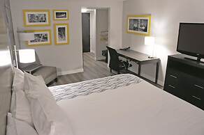 La Quinta Inn & Suites by Wyndham Raleigh Downtown North