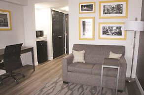 La Quinta Inn & Suites by Wyndham Raleigh Downtown North