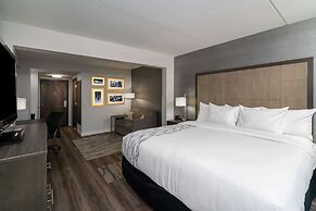 La Quinta Inn & Suites by Wyndham Raleigh Downtown North