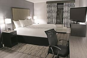 La Quinta Inn & Suites by Wyndham Raleigh Downtown North