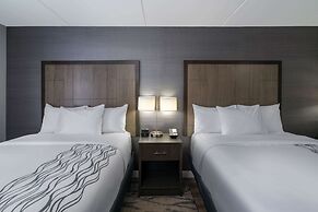 La Quinta Inn & Suites by Wyndham Raleigh Downtown North