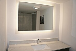 La Quinta Inn & Suites by Wyndham Raleigh Downtown North