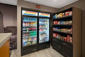 La Quinta Inn & Suites by Wyndham Raleigh Downtown North