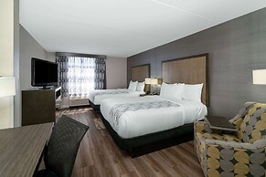 La Quinta Inn & Suites by Wyndham Raleigh Downtown North