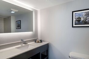 La Quinta Inn & Suites by Wyndham Raleigh Downtown North