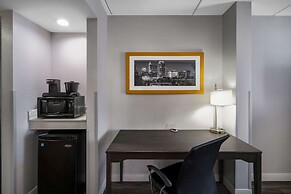 La Quinta Inn & Suites by Wyndham Raleigh Downtown North