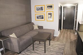 La Quinta Inn & Suites by Wyndham Raleigh Downtown North