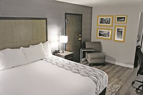 La Quinta Inn & Suites by Wyndham Raleigh Downtown North