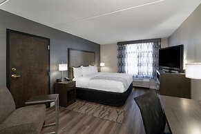 La Quinta Inn & Suites by Wyndham Raleigh Downtown North