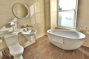 Woodlands Hotel, BW Signature Collection