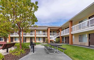 Extended Stay America Suites San Francisco San Mateo SFO