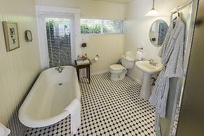 The Inn at Schoolhouse Creek