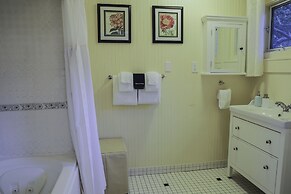 The Inn at Schoolhouse Creek
