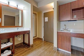 Comfort Inn & Suites Wilkes Barre - Arena