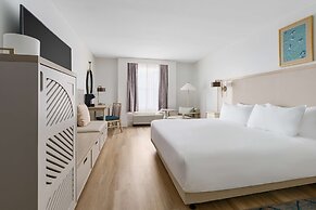 Beal House Fort Walton Beach, Tapestry Collection by Hilton