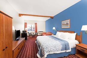 Days Inn & Suites by Wyndham Lordsburg