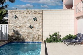 Butterfly Beach Hotel