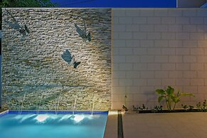 Butterfly Beach Hotel