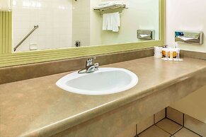 Howard Johnson by Wyndham Fort St. John