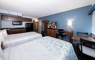 HomeTowne Studios by Red Roof Chantilly
